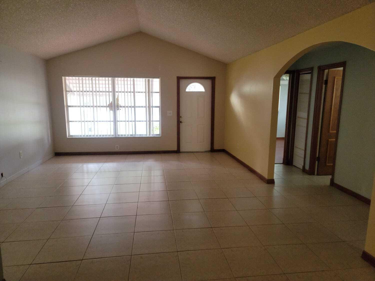 22644 Southwest 66th Avenue Boca Raton, FL 33428 - Photo 3 of 14 Living Room