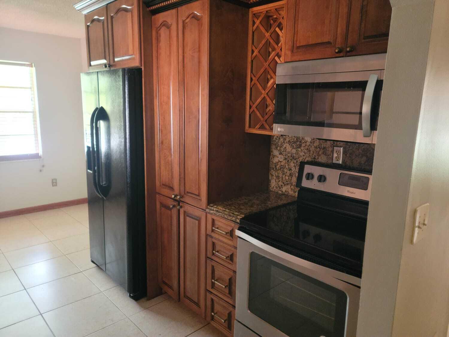 22644 Southwest 66th Avenue Boca Raton, FL 33428 - Photo 6 of 14 KItchen