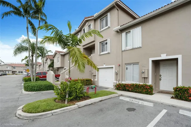 $2,550 | 221 Riviera Circle, Weston, FL 33326
