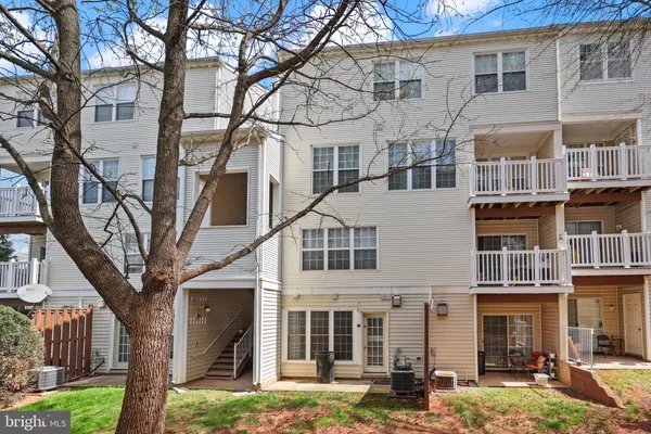 $2,600 | 21877 Elkins Terrace, Sterling, VA 20166