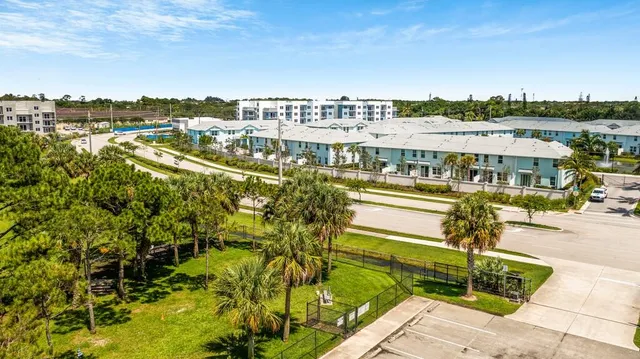 $2,600 | 21 Southeast Central Parkway, Stuart, FL 34994