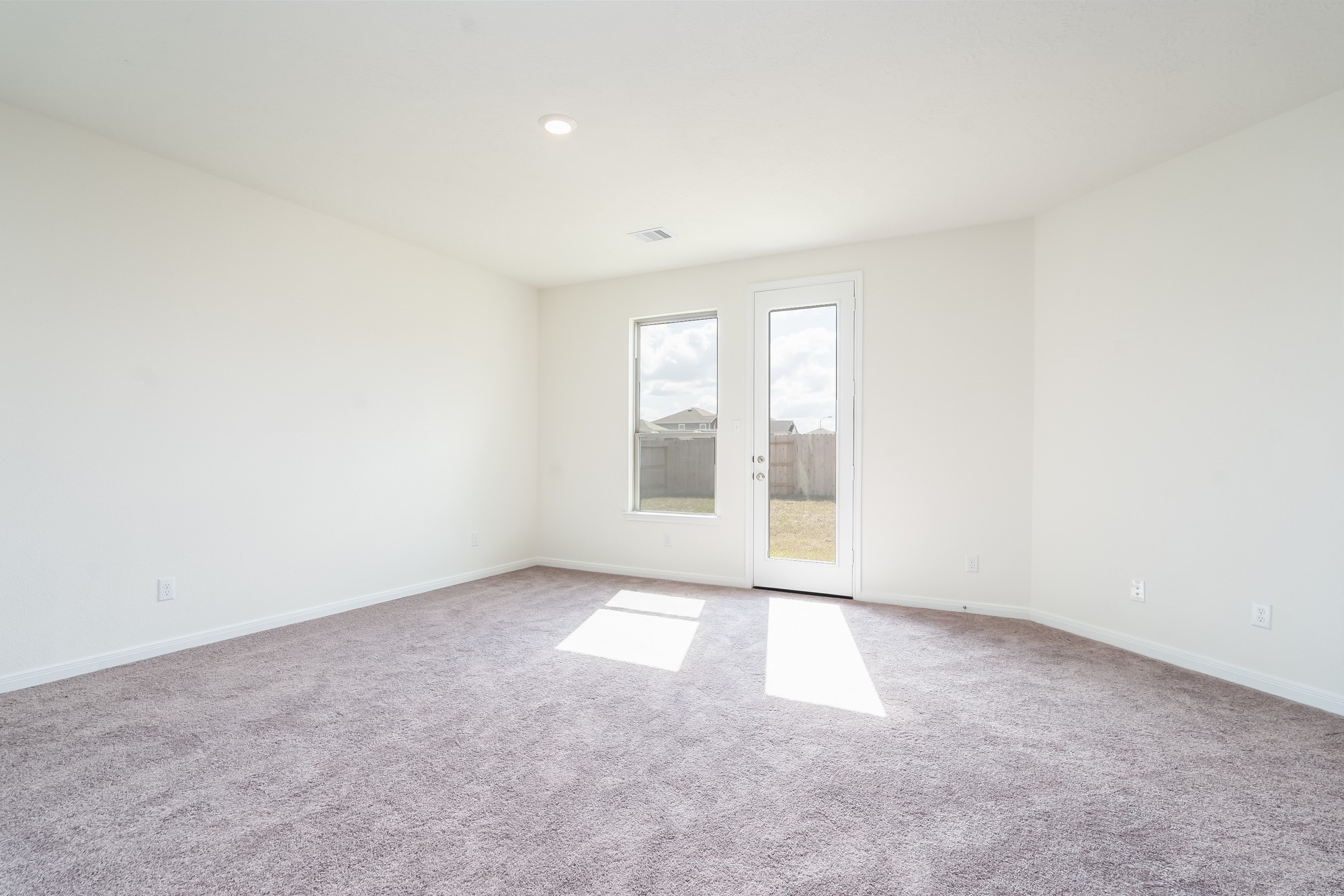 6120 Whitewing Road Rosenberg, TX 77469 - Photo 11 of 35 an empty room with a window
