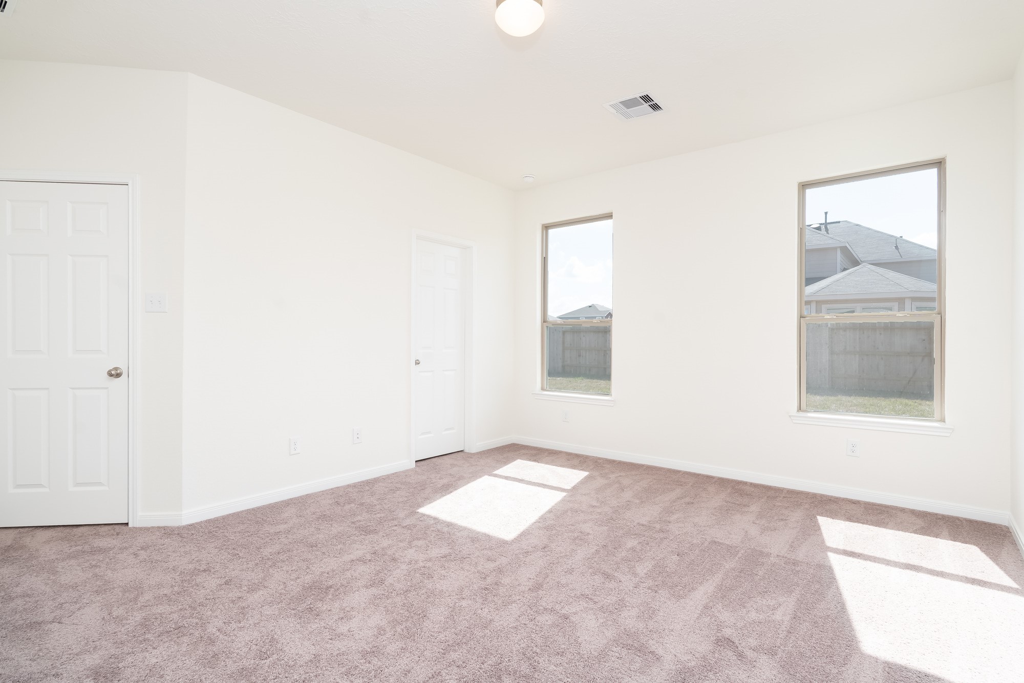 6120 Whitewing Road Rosenberg, TX 77469 - Photo 19 of 35 an empty room with windows