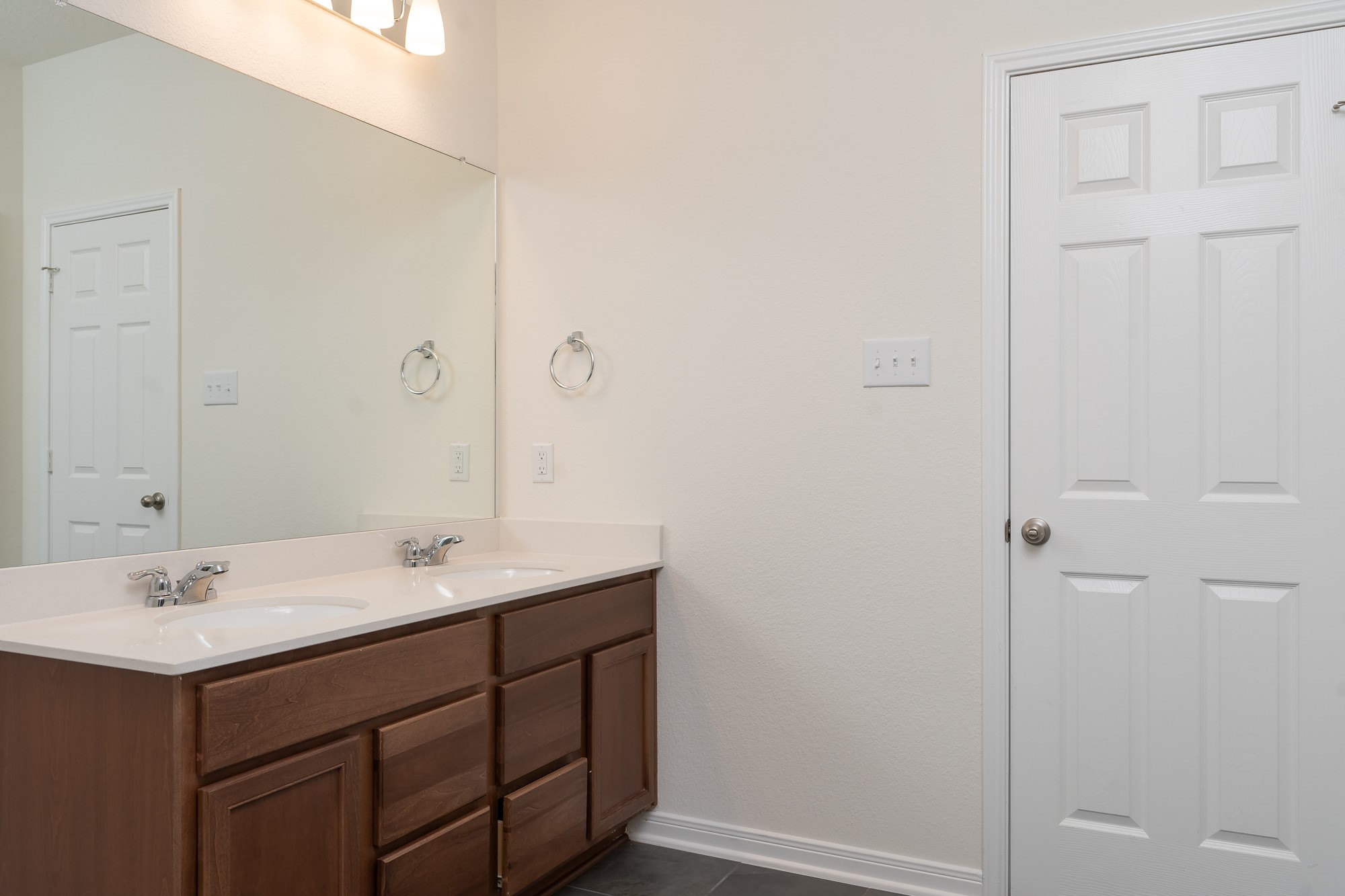 6120 Whitewing Road Rosenberg, TX 77469 - Photo 22 of 35 a bathroom with a sink and a mirror