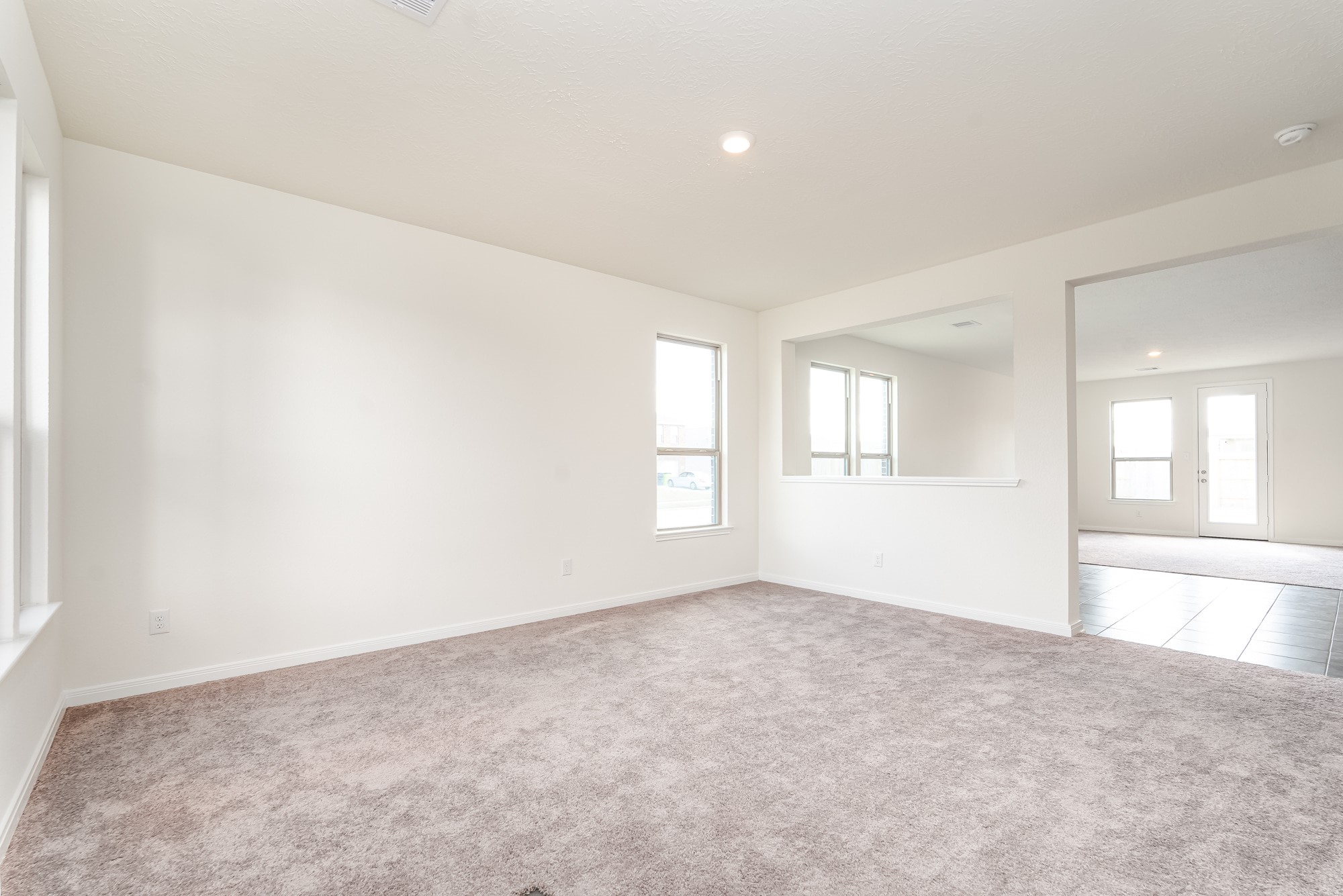 6120 Whitewing Road Rosenberg, TX 77469 - Photo 5 of 35 an empty room with windows and entrance