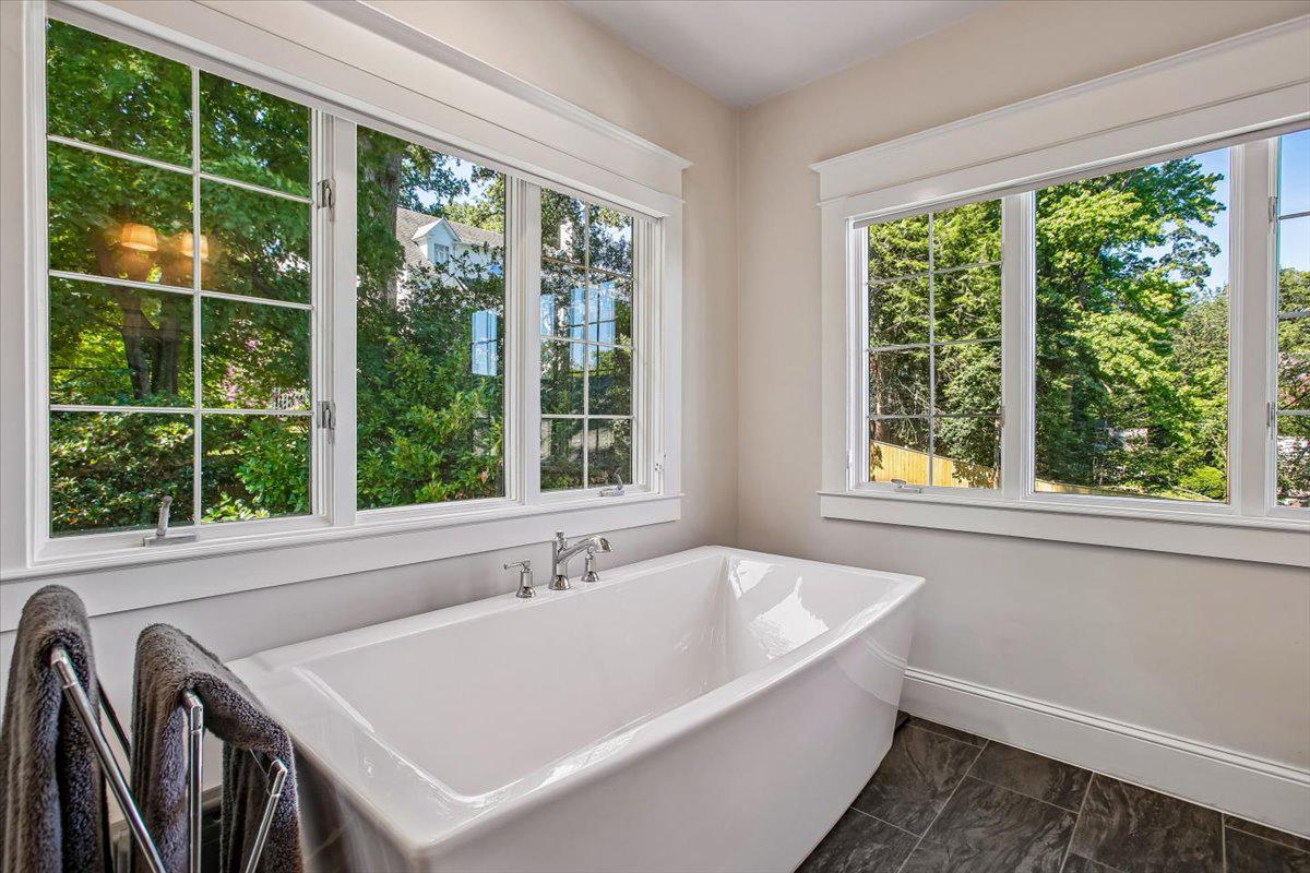 1909 Belfield Road Alexandria, VA 22307 - Photo 37 of 69 Priamry bathroom with nature views.