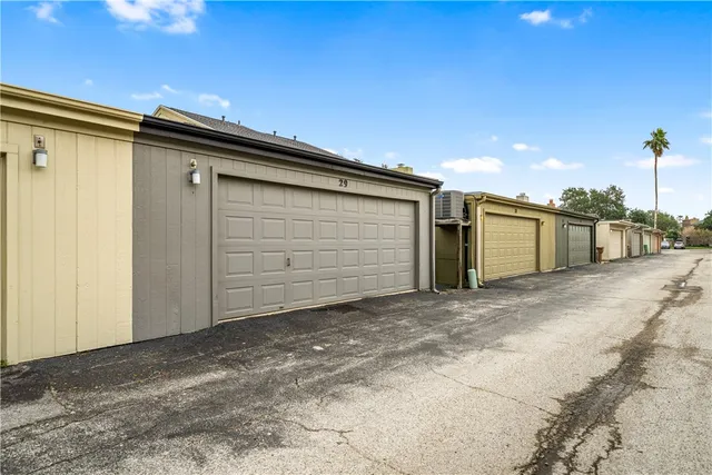 $309,000 | 29 Lake Shore Drive, Corpus Christi, TX 78413