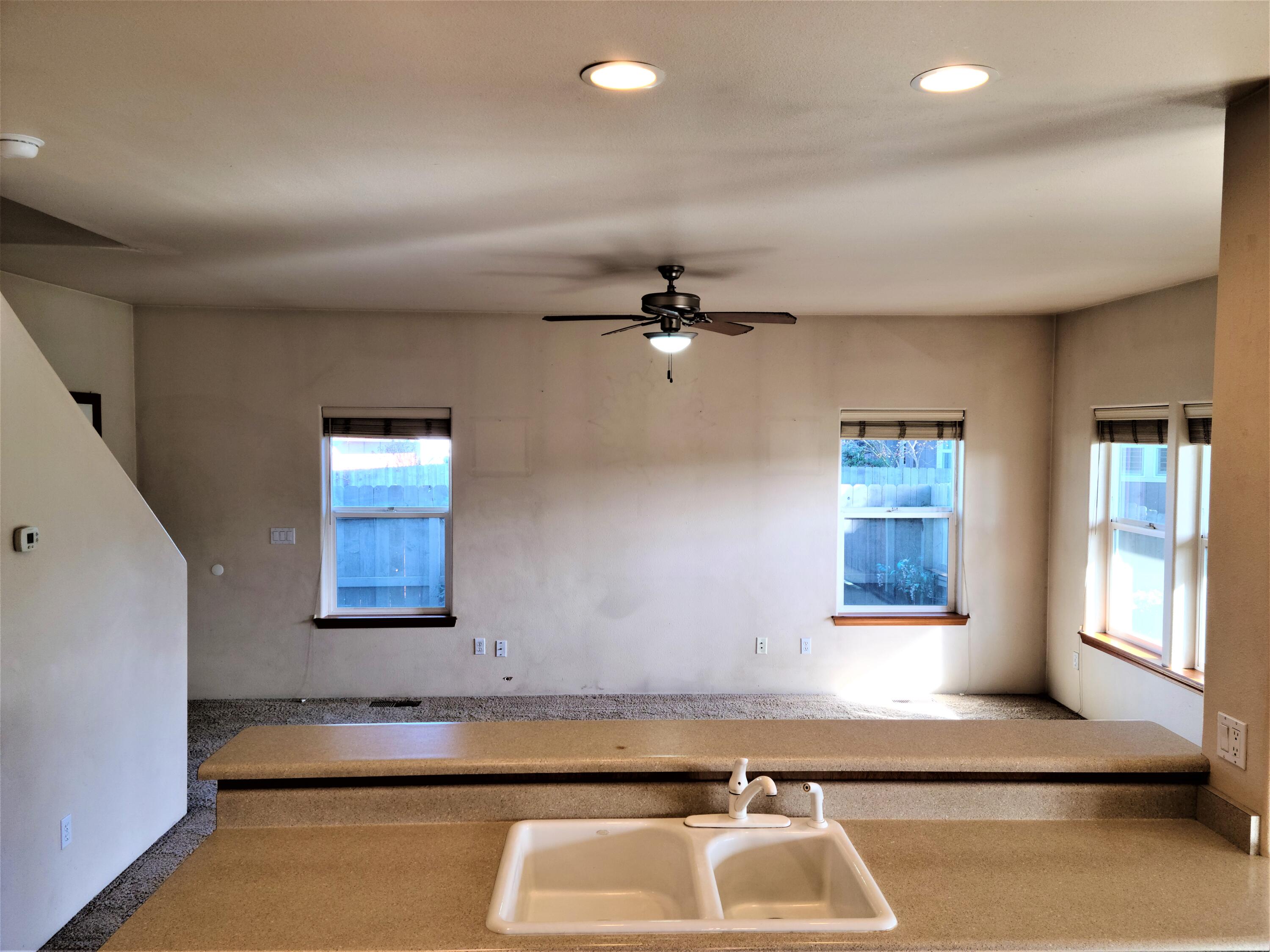 329 Cascade Drive Central Point, OR 97502 - Photo 9 of 30 Gallery Image 9