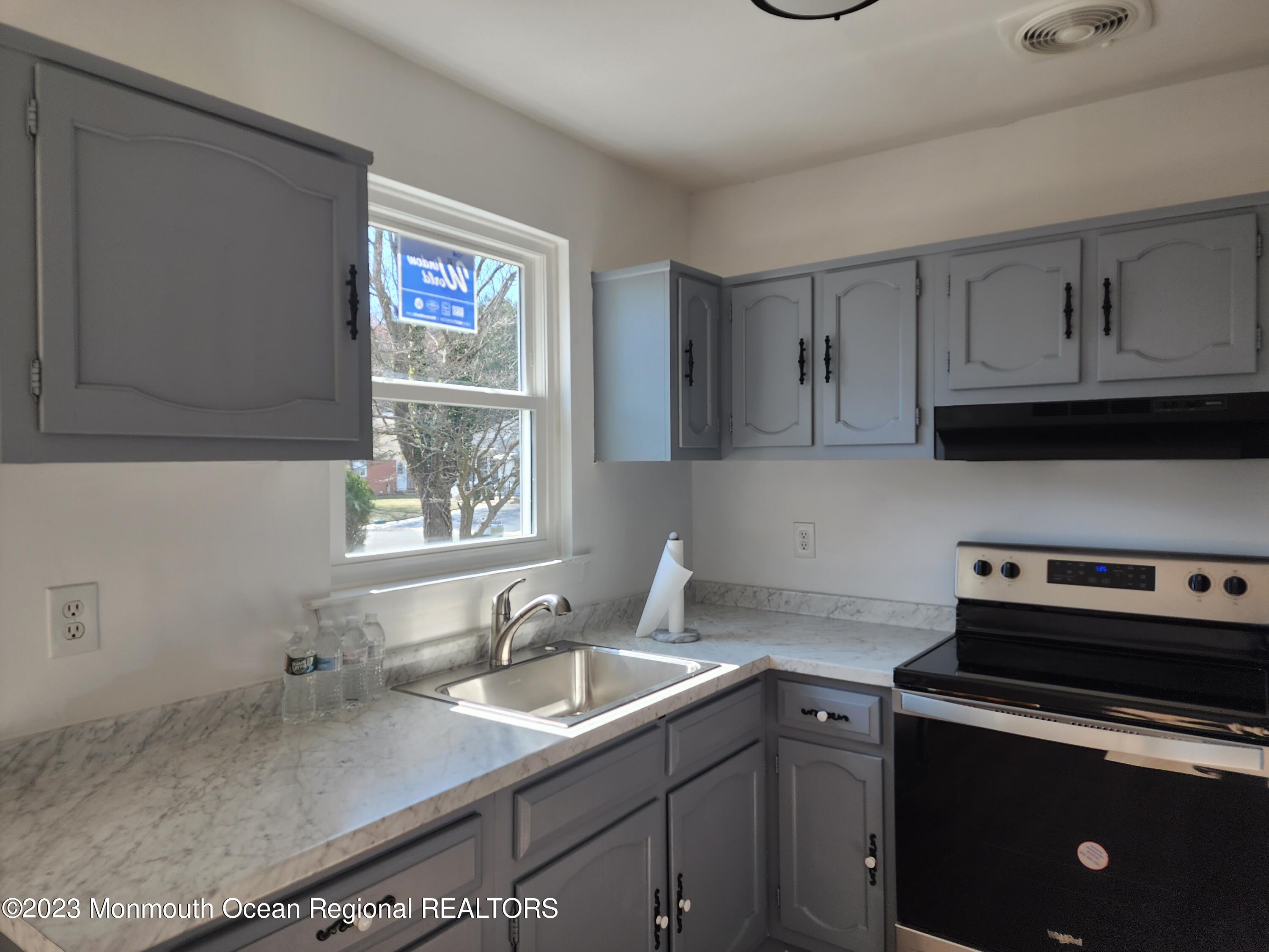 987 Constitution Boulevard, Unit B Whiting, NJ 08759 - Photo 11 of 31 20230309_132821