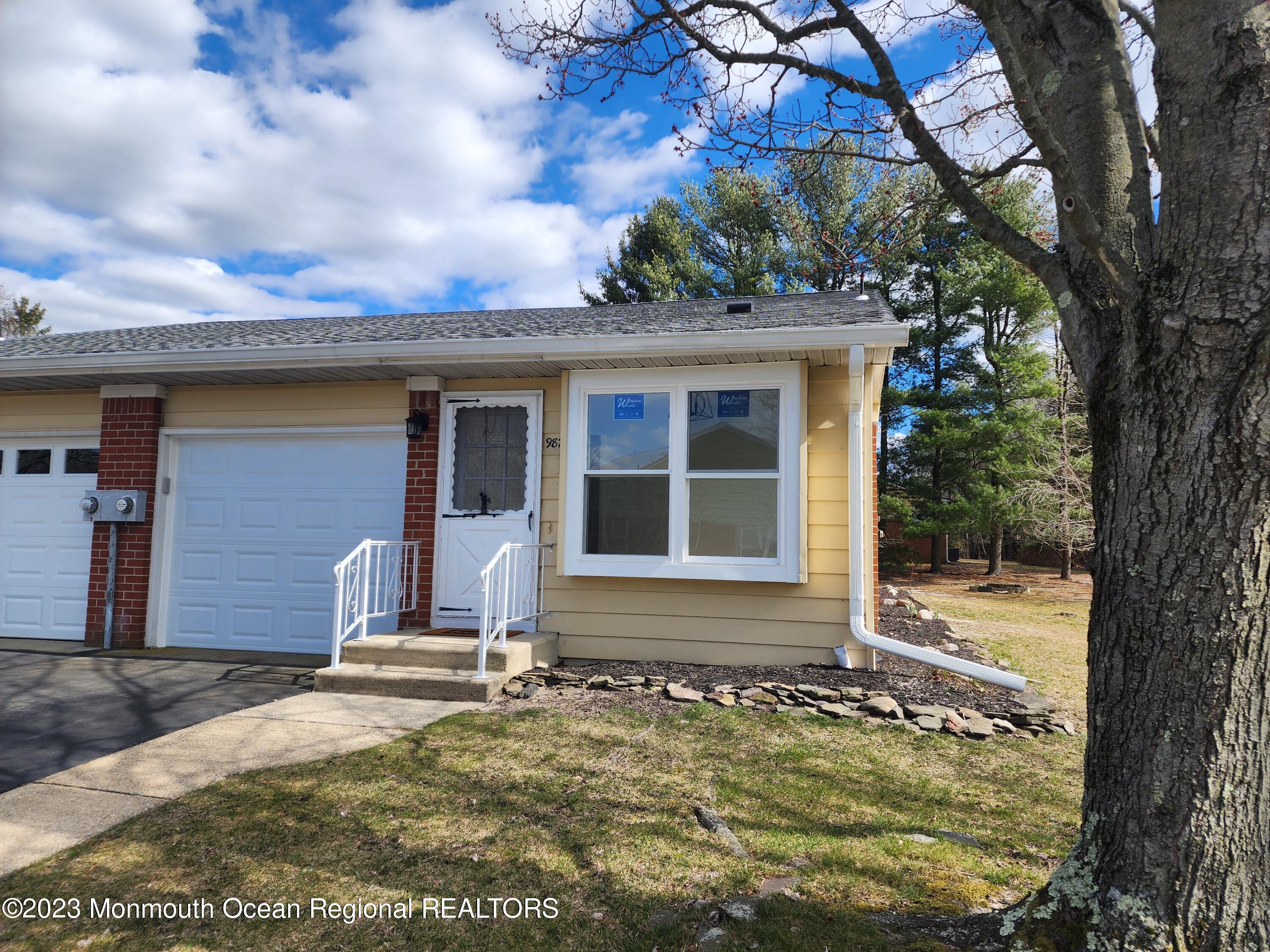 987 Constitution Boulevard, Unit B Whiting, NJ 08759 - Photo 2 of 31 20230309_133824