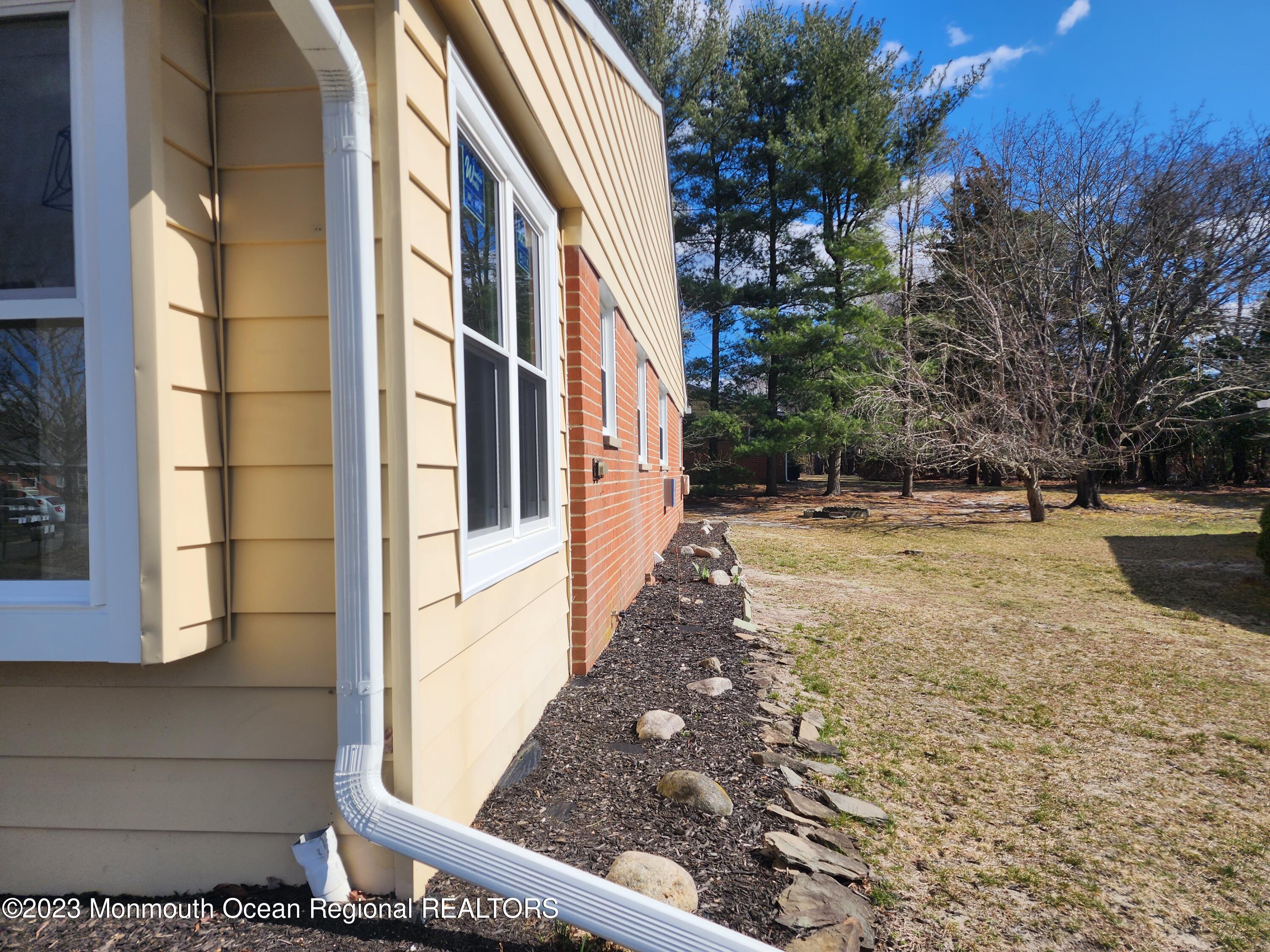 987 Constitution Boulevard, Unit B Whiting, NJ 08759 - Photo 4 of 31 20230309_132948