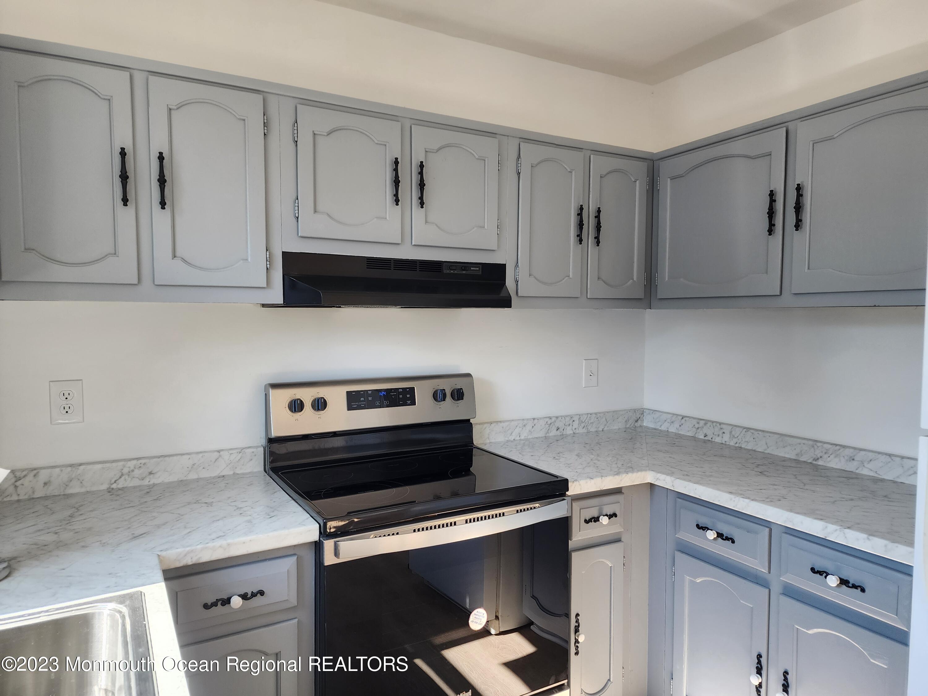 987 Constitution Boulevard, Unit B Whiting, NJ 08759 - Photo 9 of 31 20230309_132815