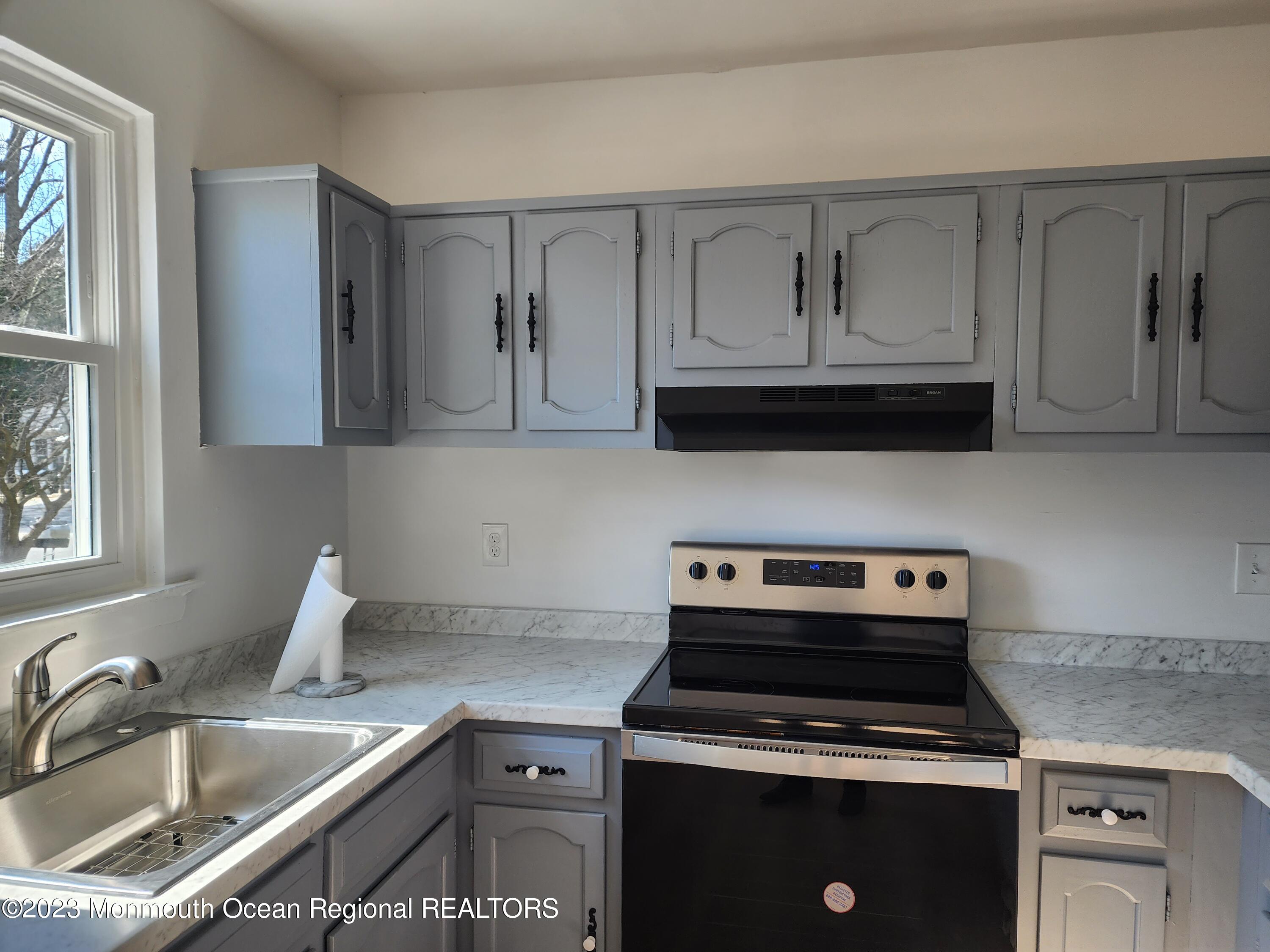 987 Constitution Boulevard, Unit B Whiting, NJ 08759 - Photo 10 of 31 20230309_132823