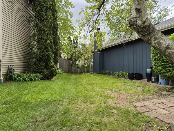 $3,500 | 1332 East Bailey Road, Naperville, IL 60565