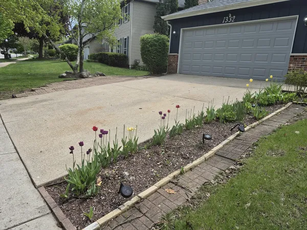 $3,500 | 1332 East Bailey Road, Naperville, IL 60565