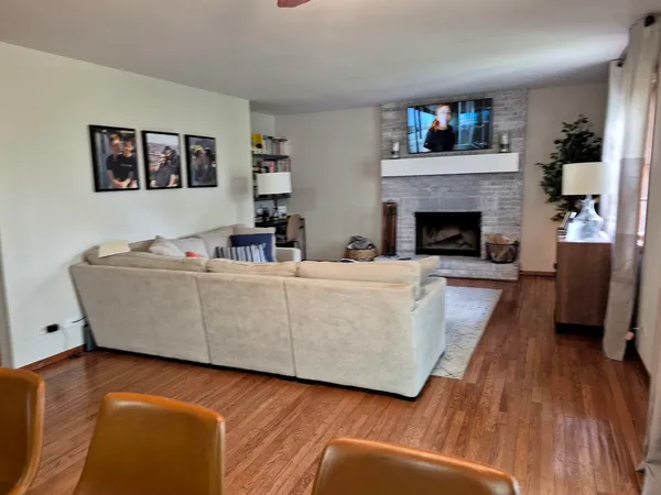$3,500 | 1332 East Bailey Road, Naperville, IL 60565