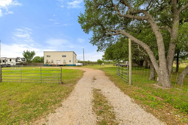 $500,000 | 3210 County Road 226, Giddings, TX 78942