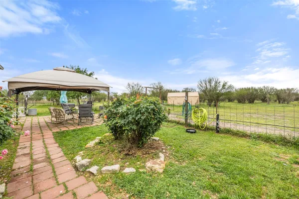 $500,000 | 3210 County Road 226, Giddings, TX 78942