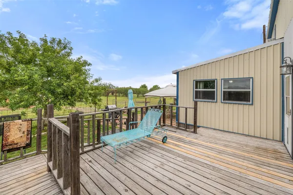 $500,000 | 3210 County Road 226, Giddings, TX 78942