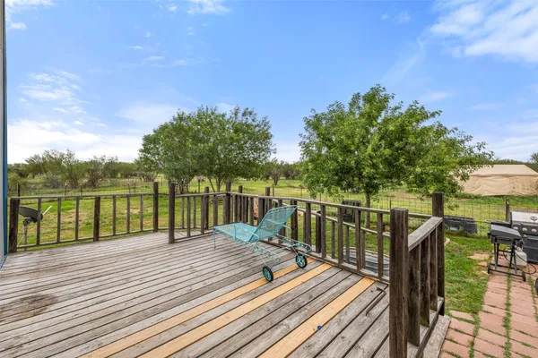 $500,000 | 3210 County Road 226, Giddings, TX 78942