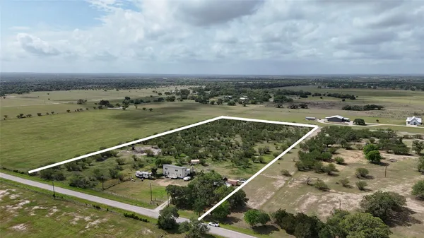 $500,000 | 3210 County Road 226, Giddings, TX 78942