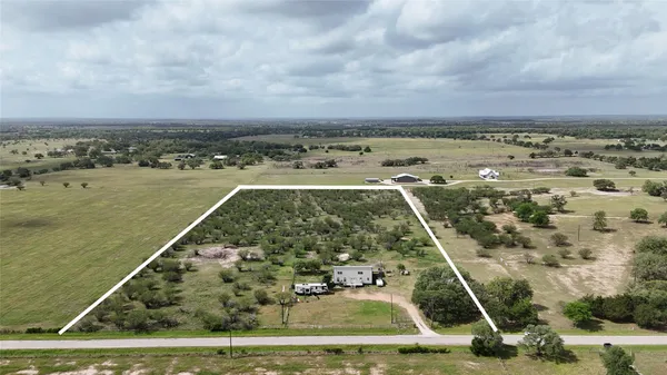 $500,000 | 3210 County Road 226, Giddings, TX 78942