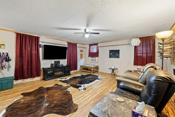 $500,000 | 3210 County Road 226, Giddings, TX 78942