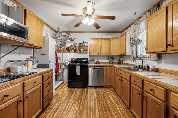 $500,000 | 3210 County Road 226, Giddings, TX 78942