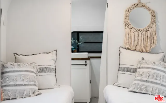 a en suite bathroom with a double vanity sink and a mirror