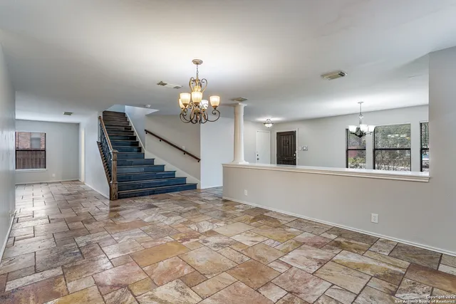 a view of livingroom with furniture