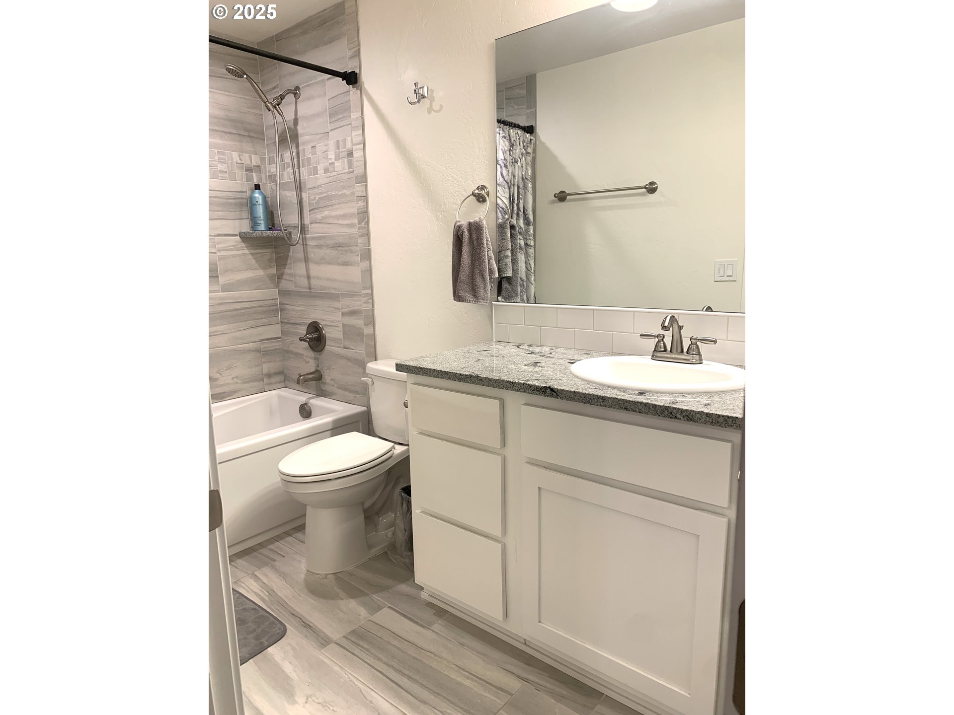 1019 Azure Way Eagle Point, OR 97524 - Photo 19 of 44