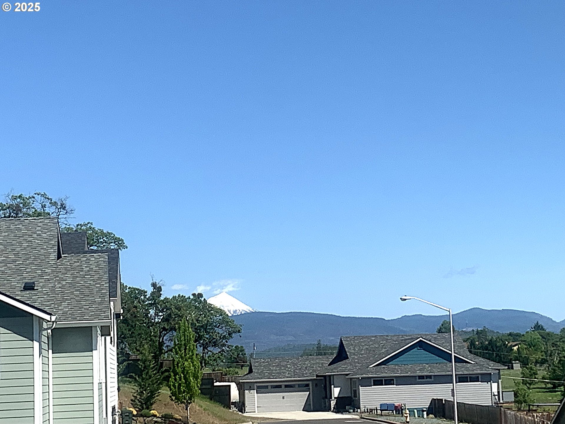 1019 Azure Way Eagle Point, OR 97524 - Photo 4 of 44