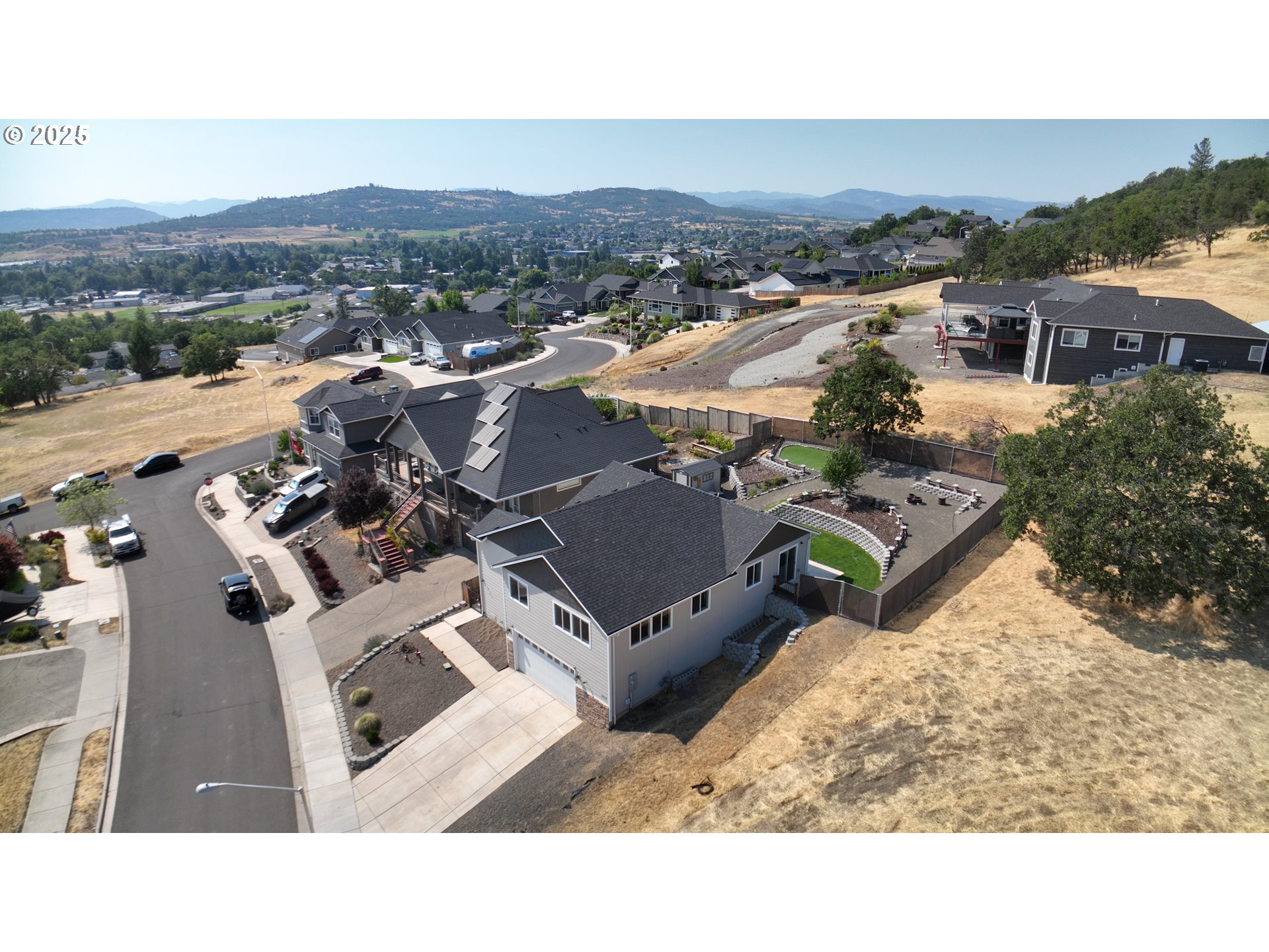 1019 Azure Way Eagle Point, OR 97524 - Photo 41 of 44