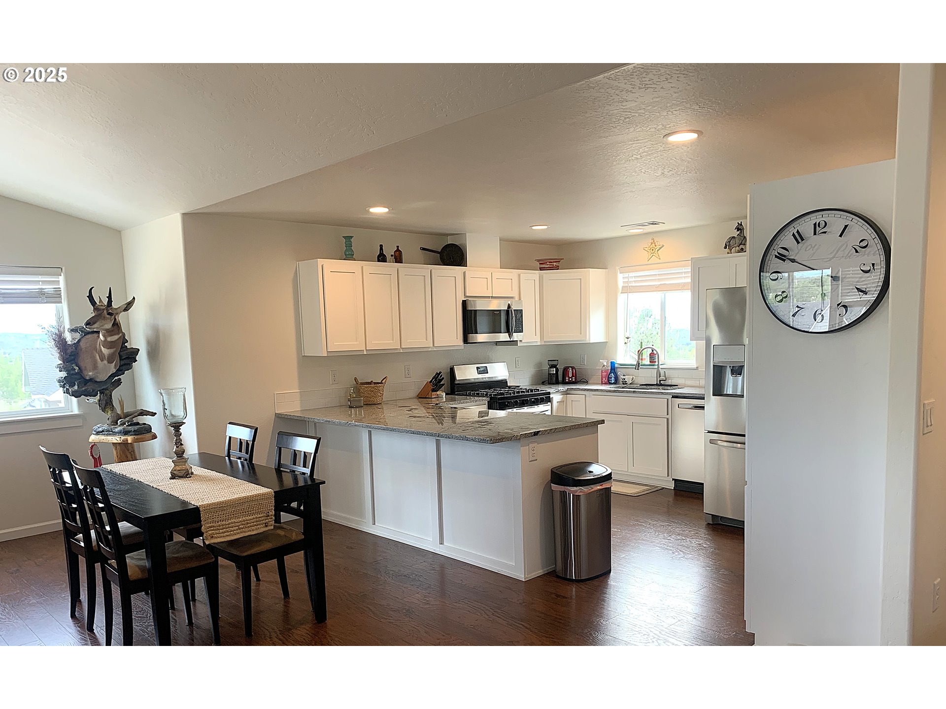 1019 Azure Way Eagle Point, OR 97524 - Photo 10 of 44