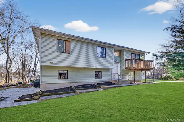 a view of a house with a backyard