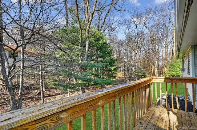 a view of yard with green space