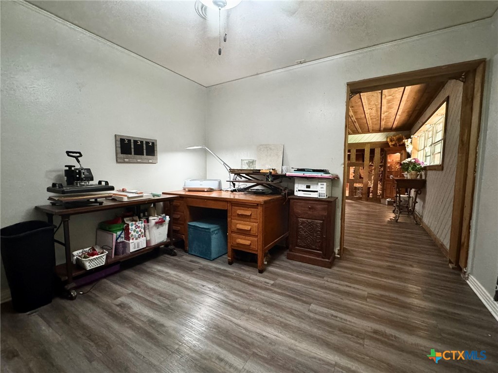 3221 West Ave R Temple, TX 76504 - Photo 20 of 48 a living room with furniture and a flat screen tv