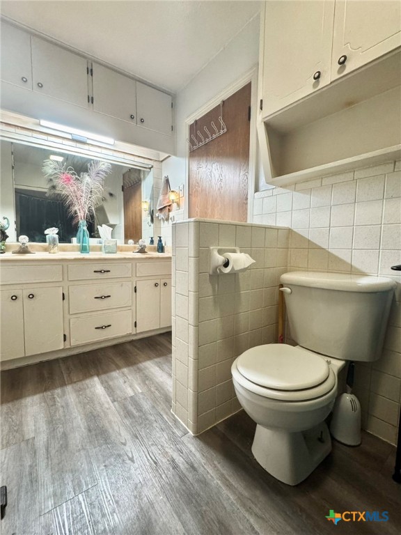 3221 West Ave R Temple, TX 76504 - Photo 25 of 48 a bathroom with a toilet and a mirror