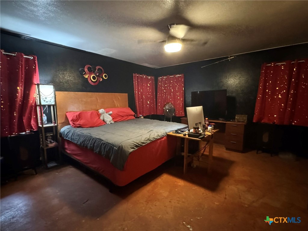3221 West Ave R Temple, TX 76504 - Photo 26 of 48 a bedroom with a bed and a lamp
