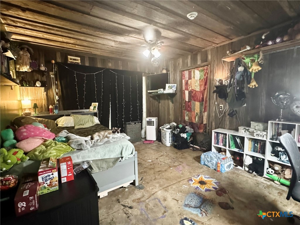 3221 West Ave R Temple, TX 76504 - Photo 31 of 48 a living room with furniture and a chandelier