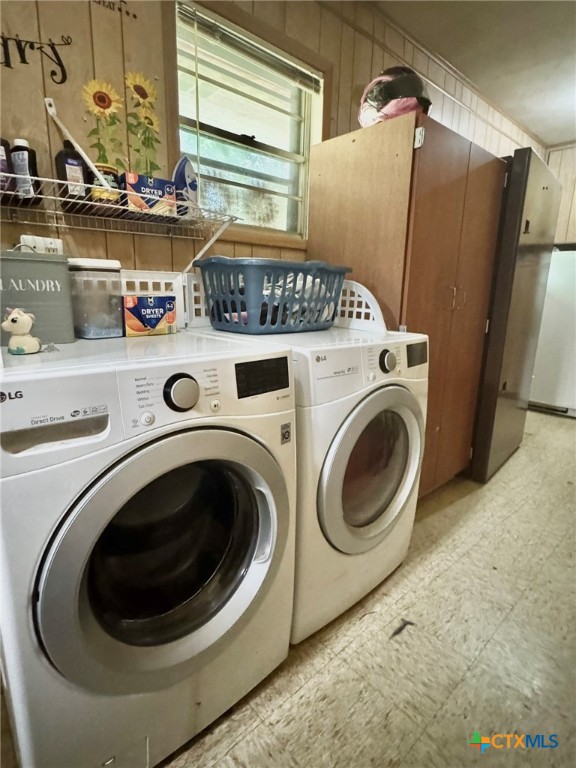 3221 West Ave R Temple, TX 76504 - Photo 33 of 48 a utility room with dryer and washer