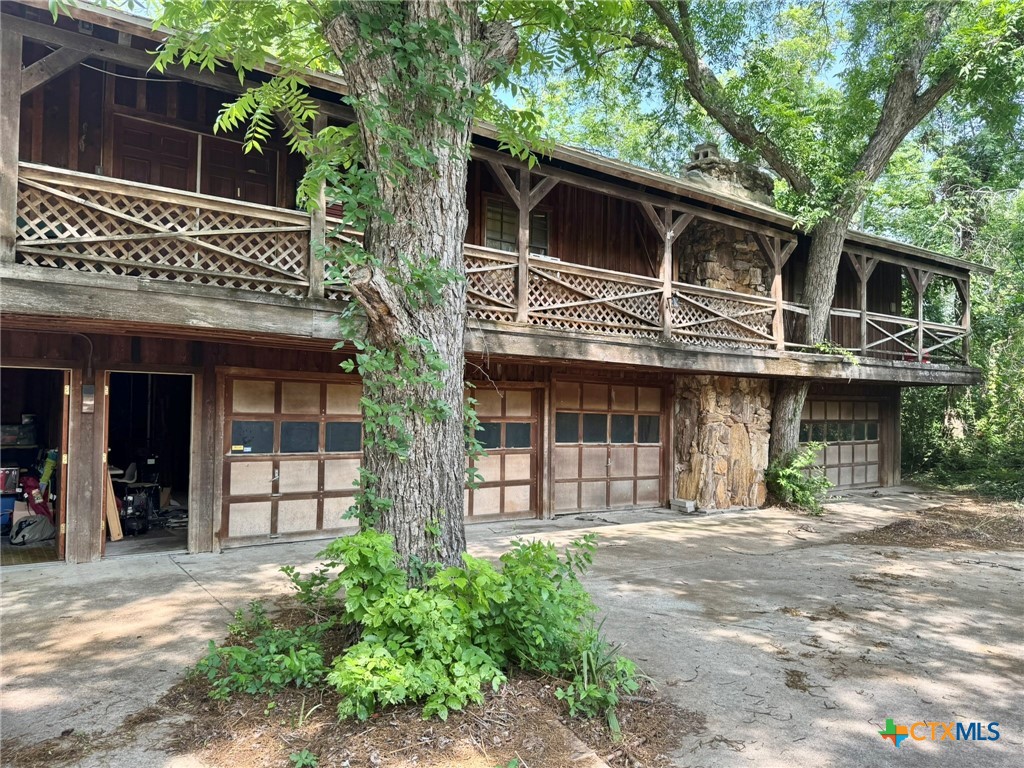 3221 West Ave R Temple, TX 76504 - Photo 40 of 48 a front view of a house with a garden