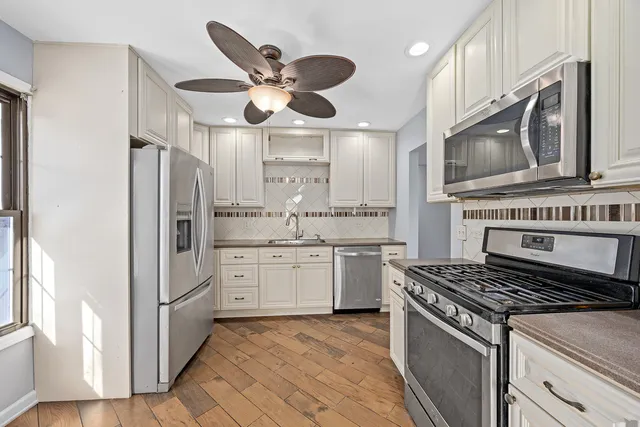 $345,000 | 161 Oakwood Drive, Bolingbrook, IL 60440