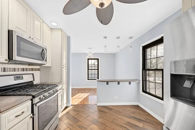 $345,000 | 161 Oakwood Drive, Bolingbrook, IL 60440