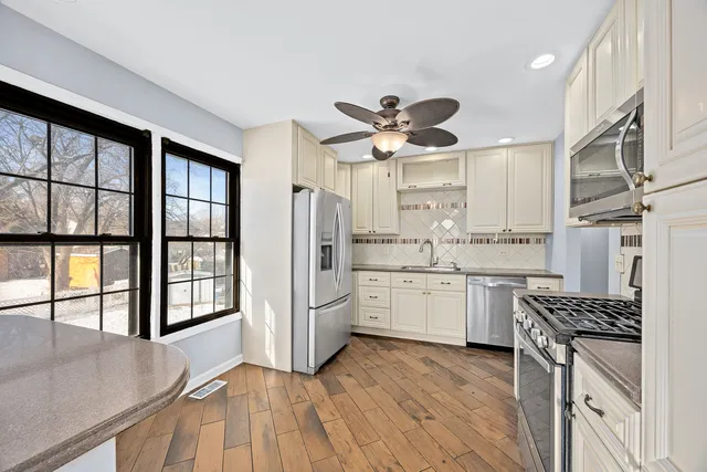 $345,000 | 161 Oakwood Drive, Bolingbrook, IL 60440