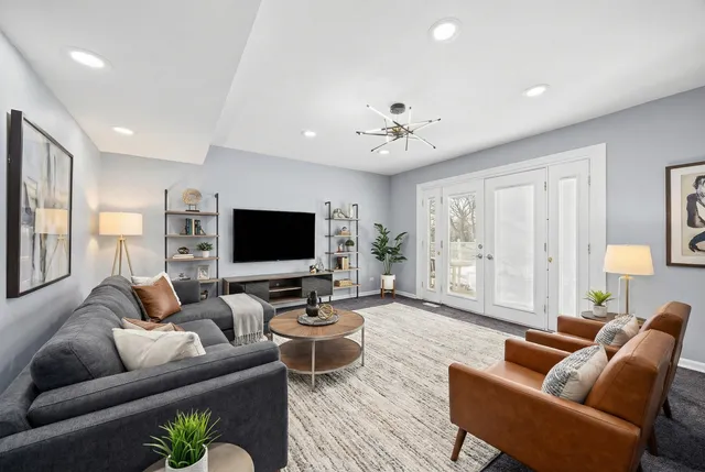 $345,000 | 161 Oakwood Drive, Bolingbrook, IL 60440