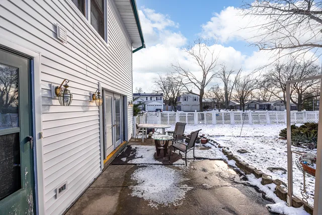 $345,000 | 161 Oakwood Drive, Bolingbrook, IL 60440