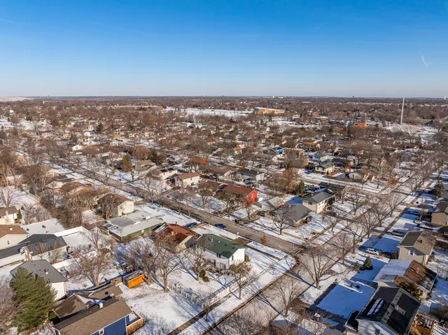 $345,000 | 161 Oakwood Drive, Bolingbrook, IL 60440