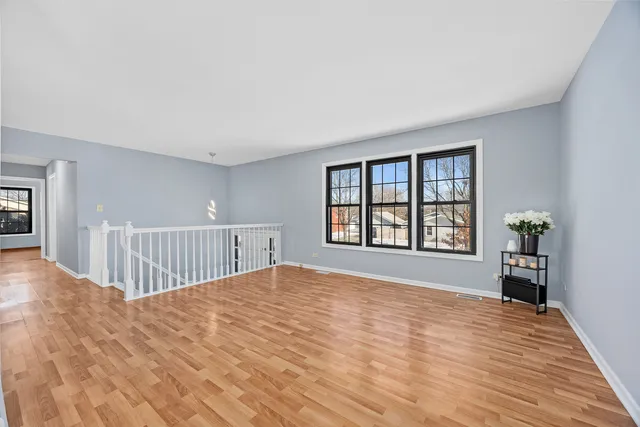 $345,000 | 161 Oakwood Drive, Bolingbrook, IL 60440