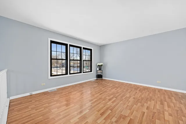 $345,000 | 161 Oakwood Drive, Bolingbrook, IL 60440